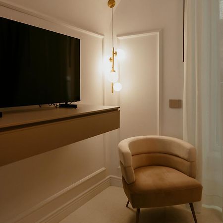 Luxury Apartment-Quartieri Spagn By Alux38 Наполи Екстериор снимка