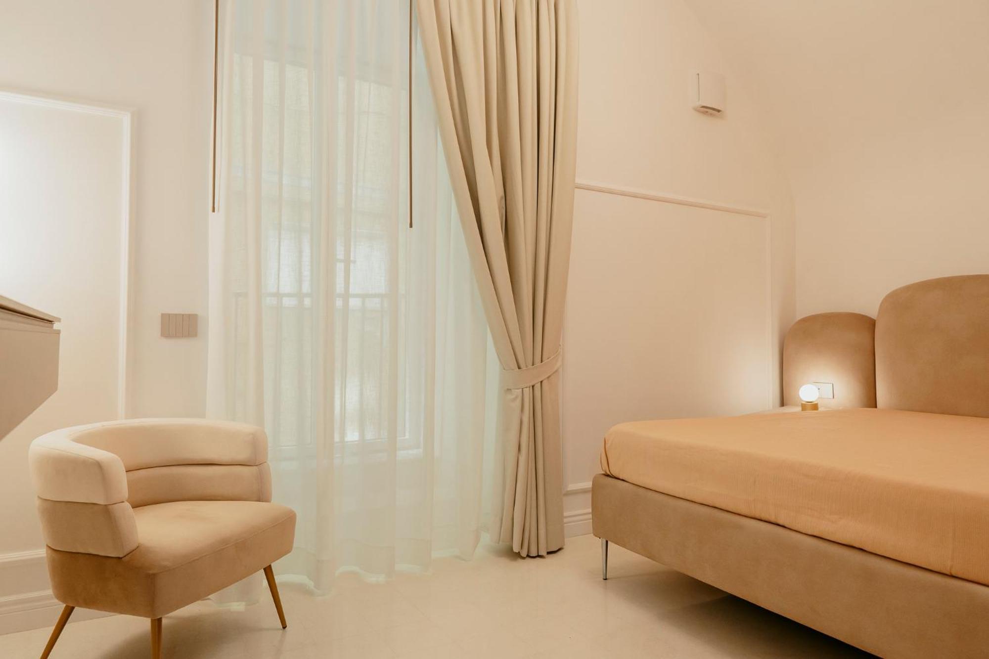 Luxury Apartment-Quartieri Spagn By Alux38 Наполи Екстериор снимка